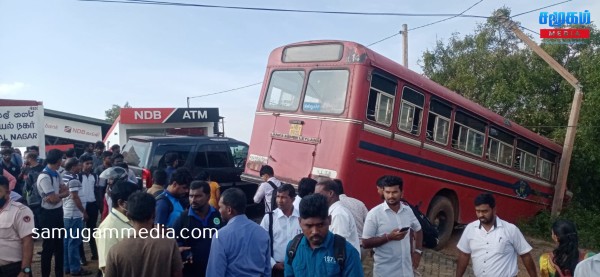 கிளிநொச்சியில் கோர விபத்து - அரச பேருந்தை மோதி தள்ளிய புகையிரம் - மூவர் காயம்! SamugamMedia 